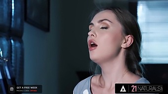 Lena Reif, Ruská Kráska, Sa Oddáva Vášnivému Sexu S Veľkým Penisom Svojho Milenca.